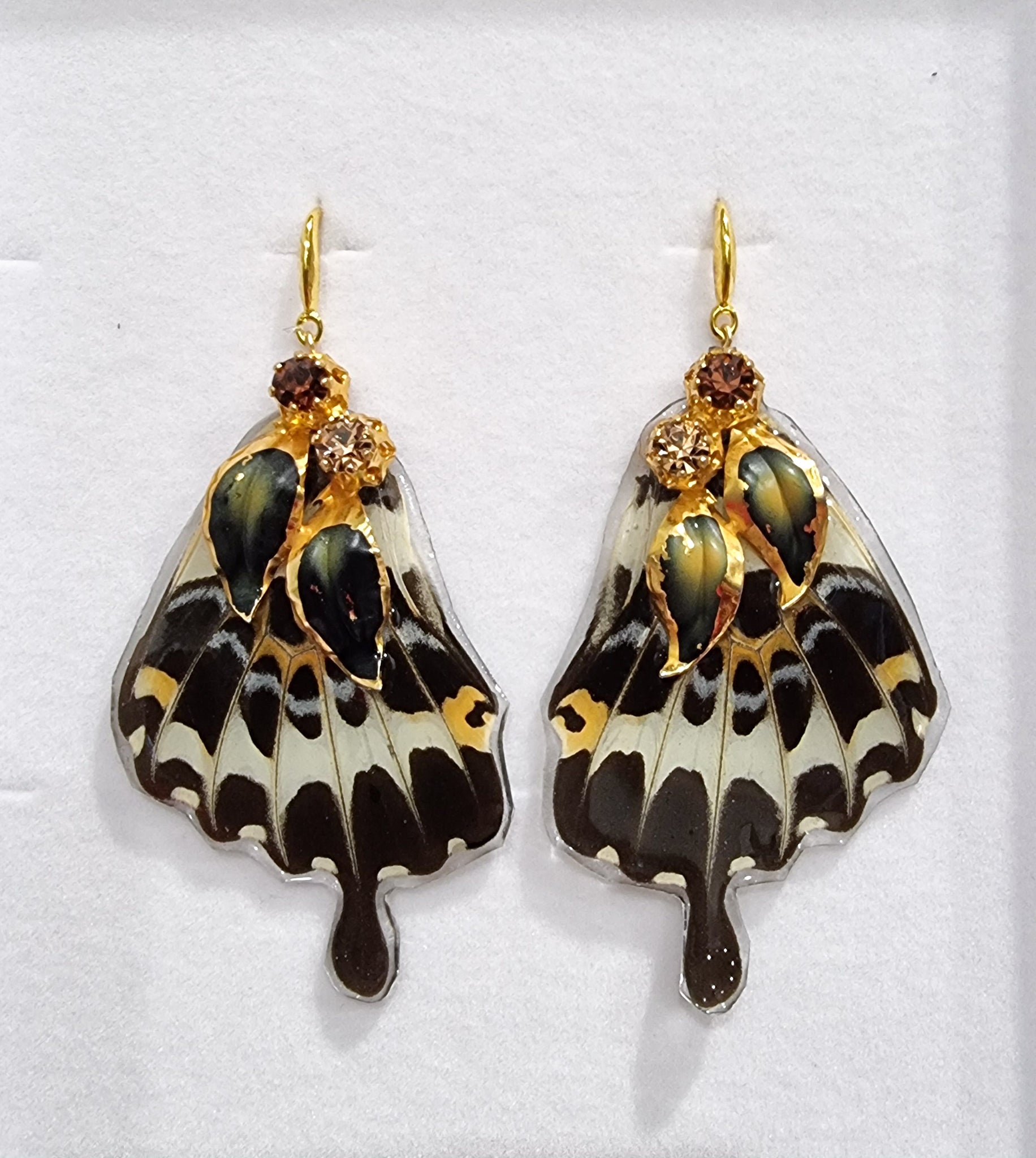 Stunning Crystal set Ear-Wings 🦋❤️