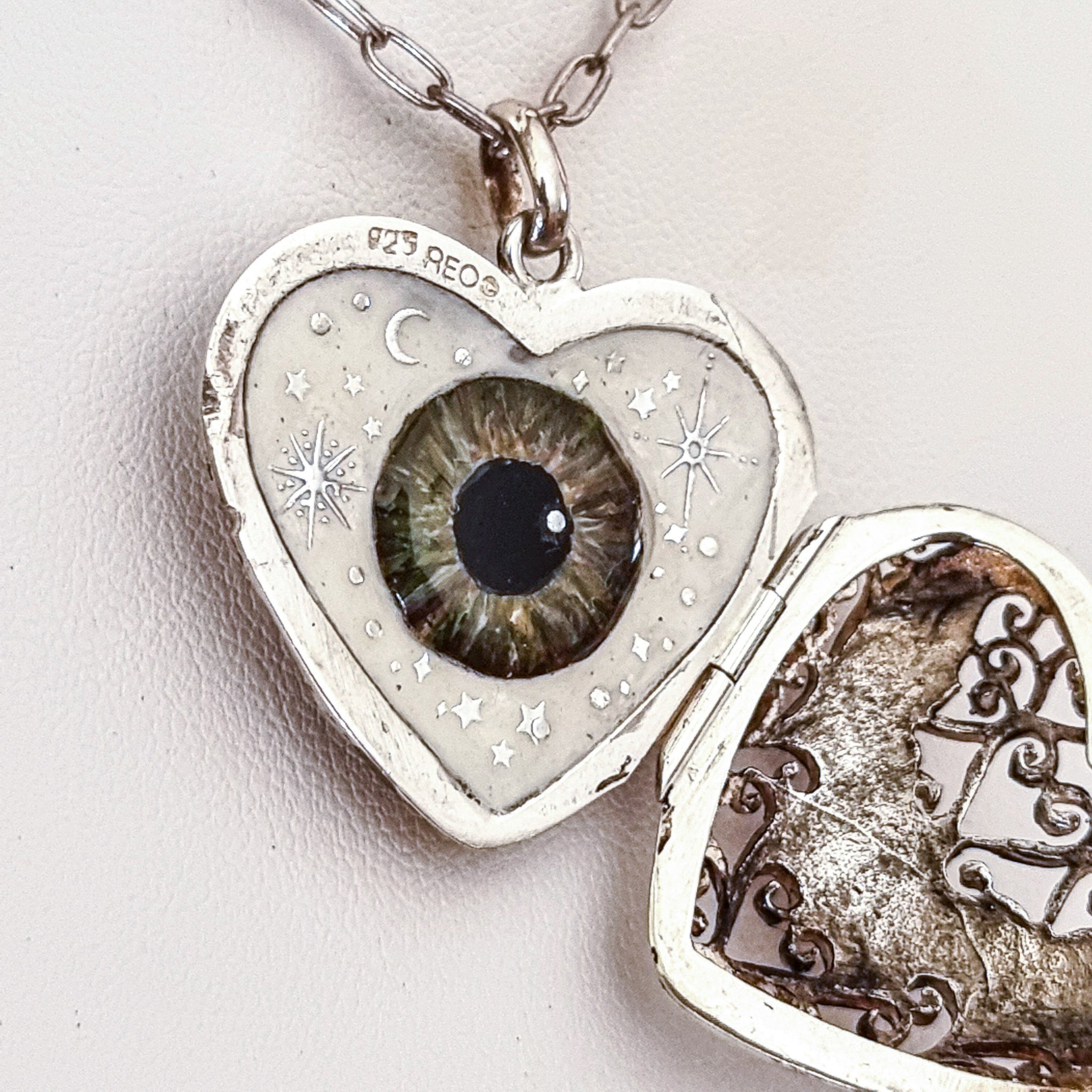 "Protego Amoris"  👁❤️🫶✨️ (Loves Protection)