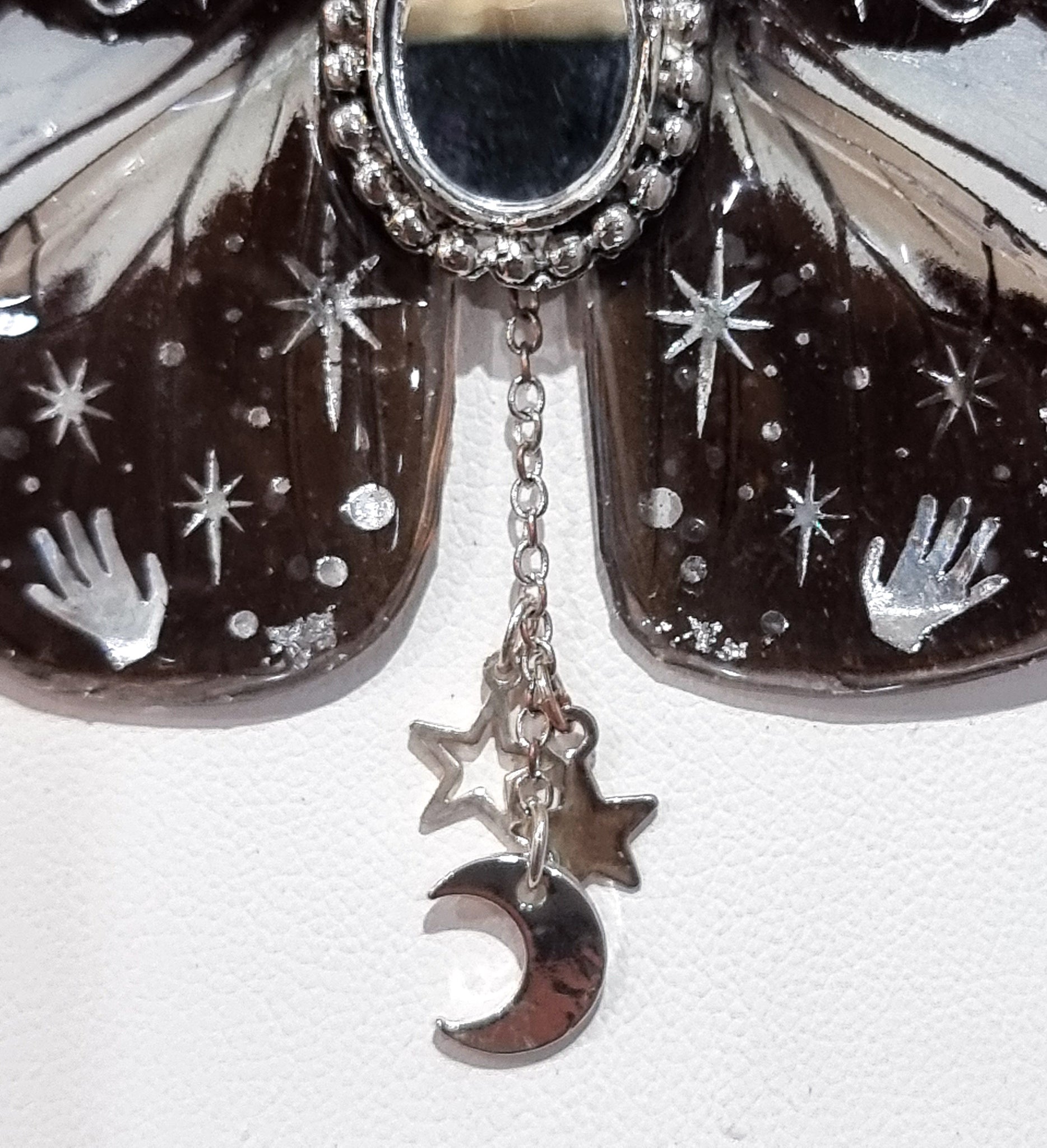 The Mirror Of Mysterium 🌜⭐️🫴💫