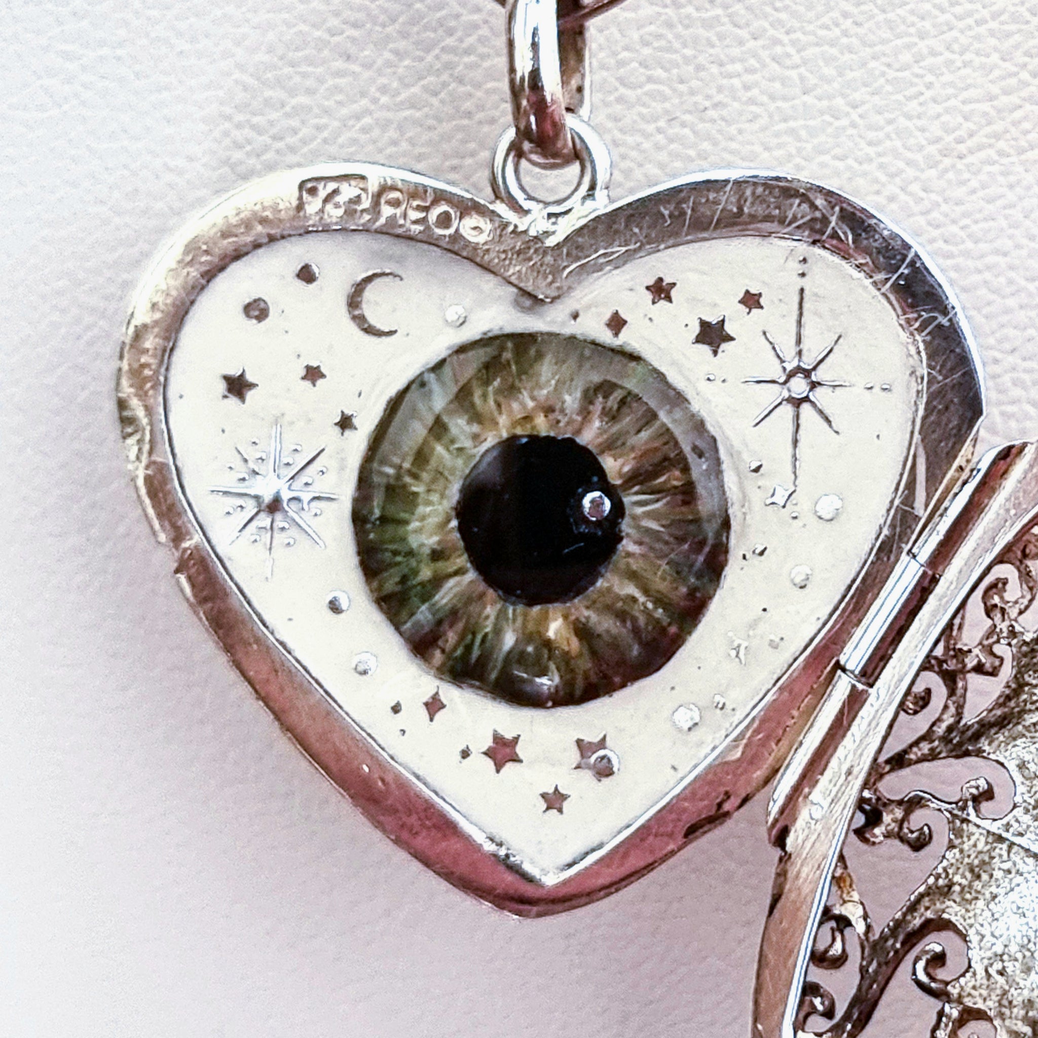 "Protego Amoris"  👁❤️🫶✨️ (Loves Protection)