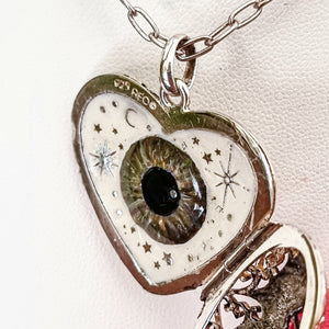 "Protego Amoris"  👁❤️🫶✨️ (Loves Protection)